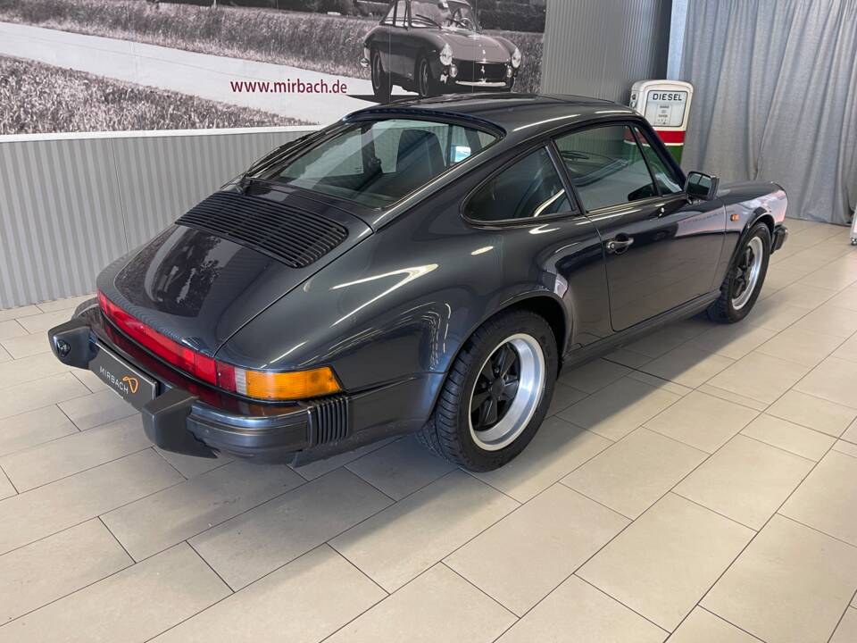 Imagen 8/16 de Porsche 911 Carrera 3.2 (1988)