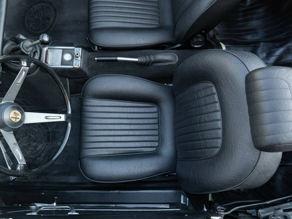 Image 42/50 of Alfa Romeo 1750 Spider Veloce (1969)