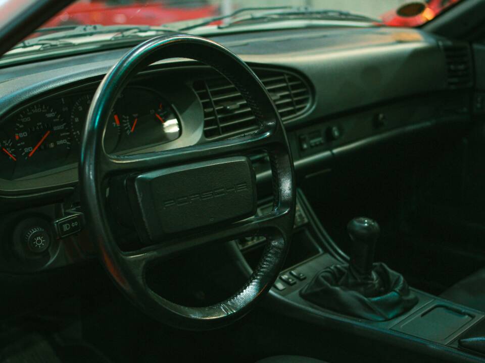 Image 21/45 of Porsche 944 S2 (1989)