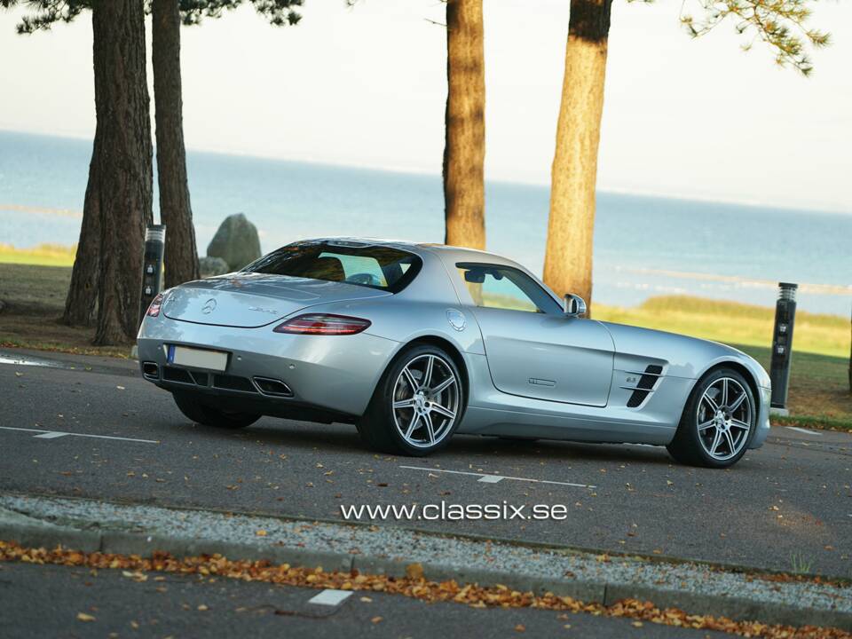 Image 26/26 de Mercedes-Benz SLS AMG (2011)