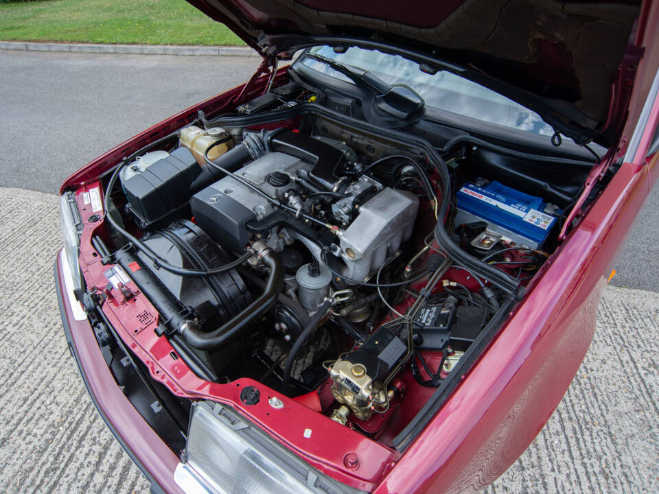 Bild 19/23 von Mercedes-Benz 200 E-16 (1993)