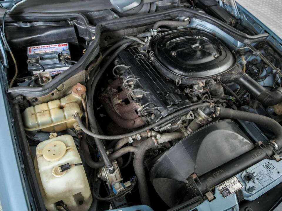 Bild 37/50 von Mercedes-Benz 230 E (1985)