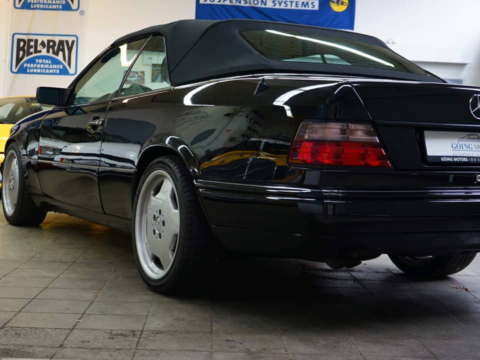 Image 30/36 of Mercedes-Benz E 320 (1995)