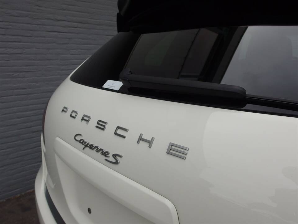 Bild 15/99 von Porsche Cayenne S (2010)
