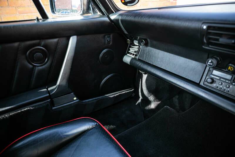 Immagine 37/41 di Porsche 911 Carrera 3.2 (1988)