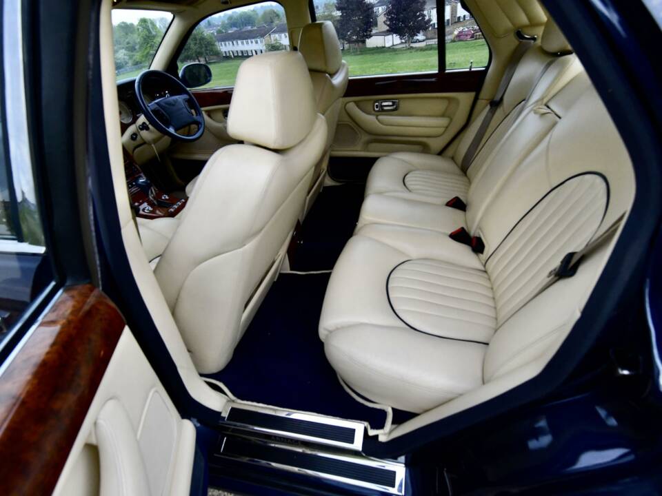 Imagen 49/50 de Bentley Arnage Green Label (1999)