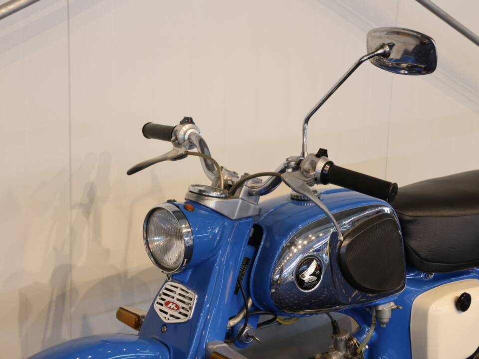 Bild 17/22 von Honda Super Cub C 110 (1900)