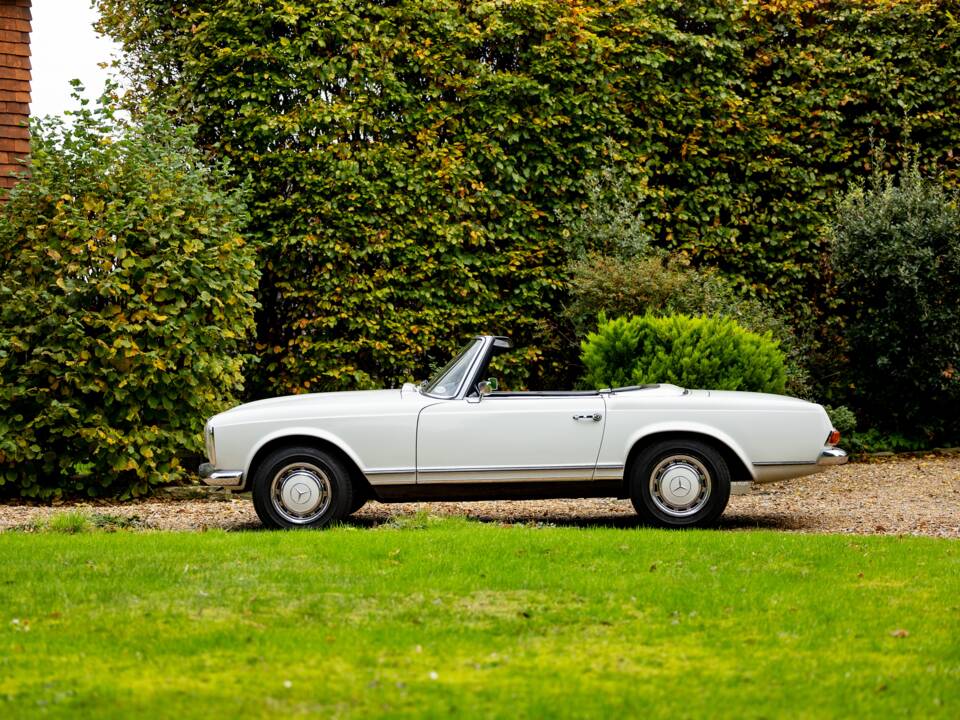 Image 24/50 of Mercedes-Benz 280 SL (1968)