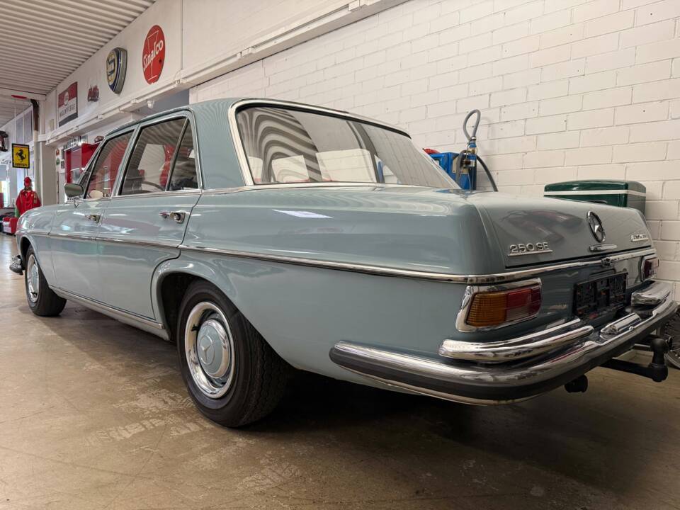Image 15/20 of Mercedes-Benz 250 SE (1967)