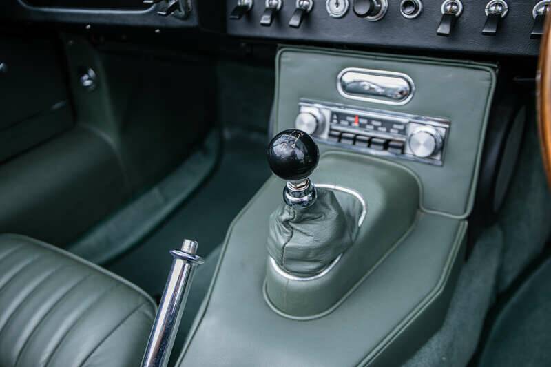 Image 29/36 de Jaguar E-Type (1967)
