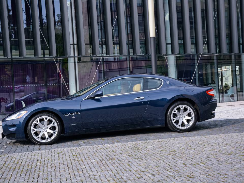 Image 4/22 of Maserati GranTurismo 4.2 (2008)