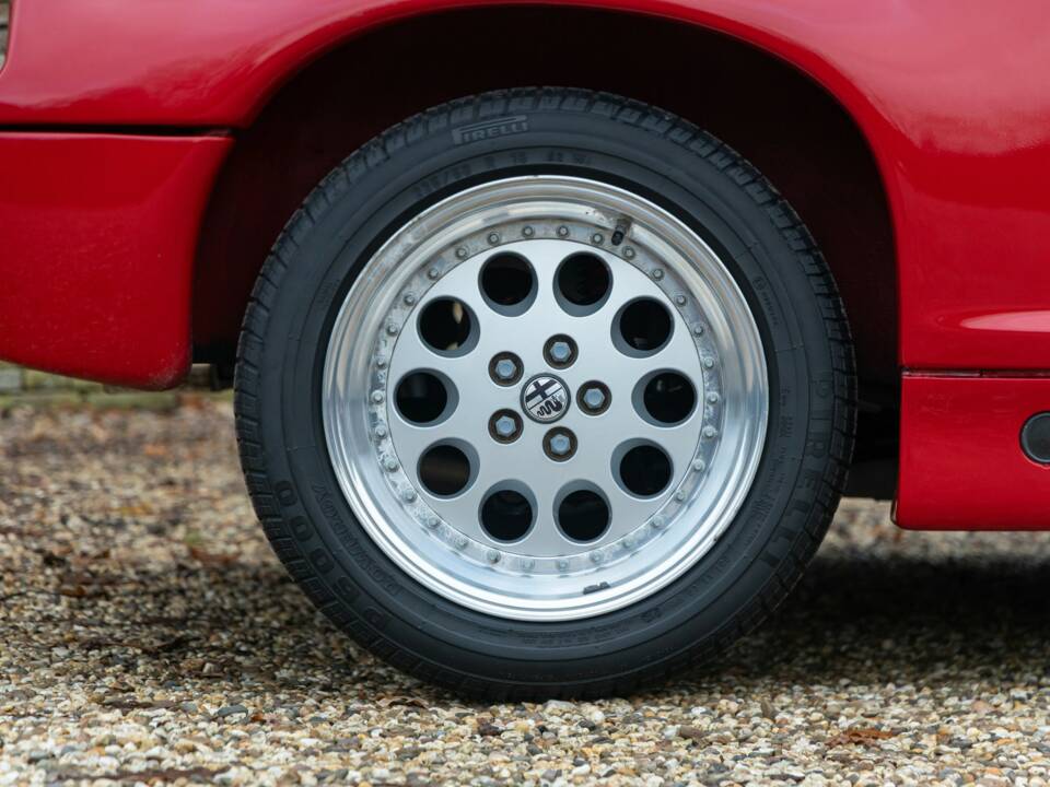 Image 46/50 de Alfa Romeo SZ (1991)
