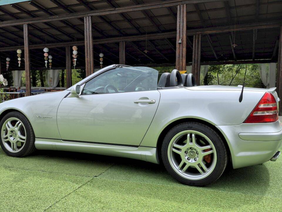 Afbeelding 15/63 van Mercedes-Benz SLK 32 AMG (2001)