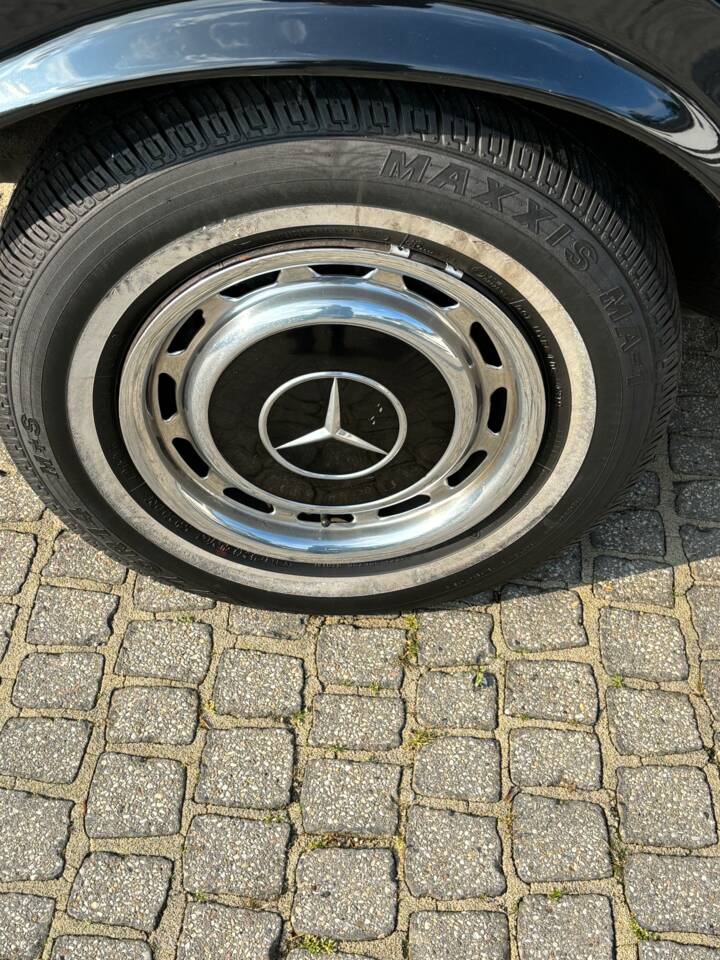 Image 40/51 of Mercedes-Benz 230 TE (1983)