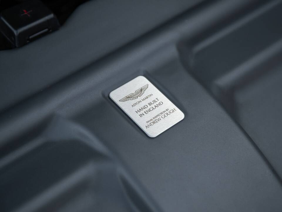 Image 33/50 of Aston Martin DBS (2011)