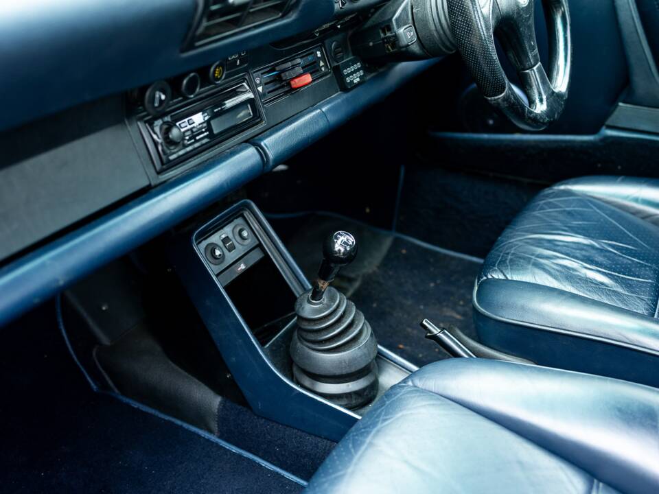 Image 17/50 of Porsche 911 Carrera 3.2 (1985)