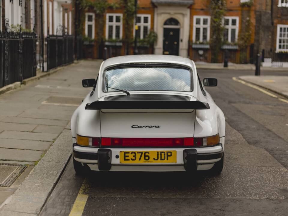 Image 12/33 of Porsche 911 Carrera 3.2 (1988)