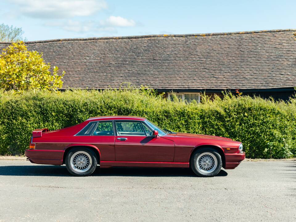 Image 11/50 of Jaguar XJR-S V12 Le Mans (1991)