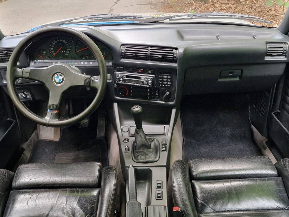 Image 14/70 of BMW M3 (1990)