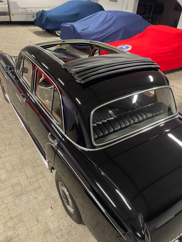 Image 17/24 of Mercedes-Benz 220 S (1958)