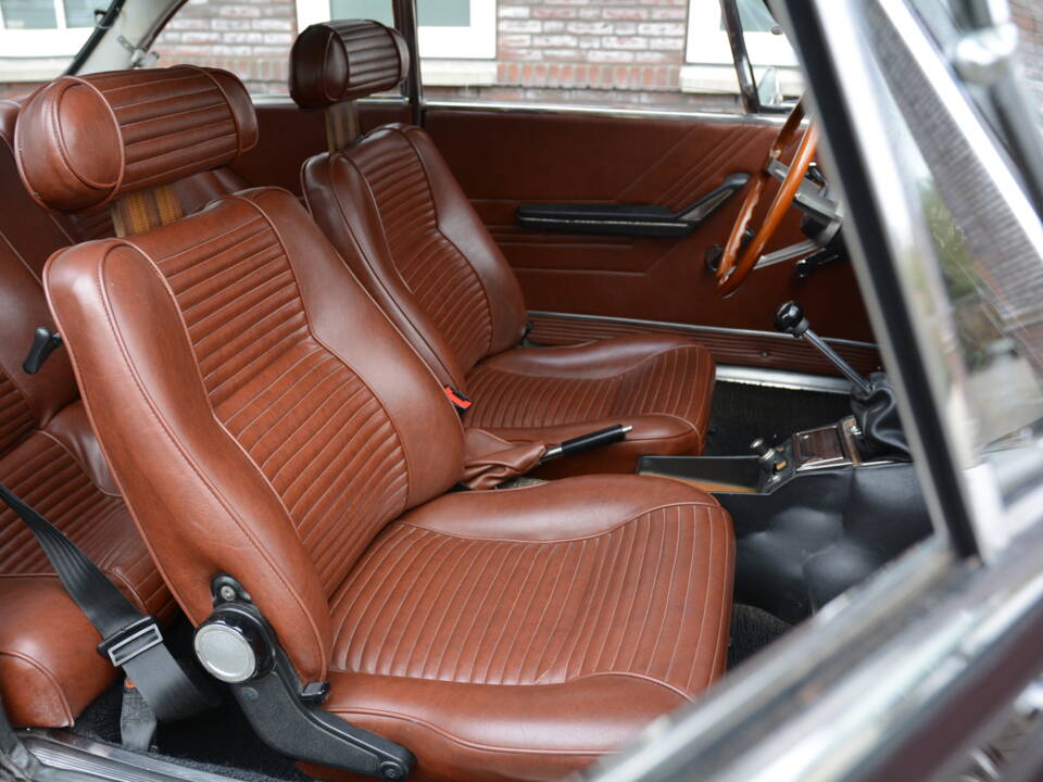 Image 13/22 de Alfa Romeo 2000 GT Veloce (1974)