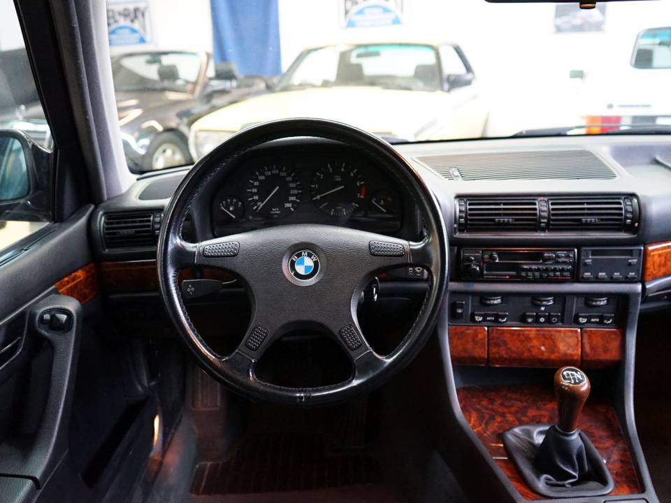 Immagine 26/40 di BMW 730i (1992)