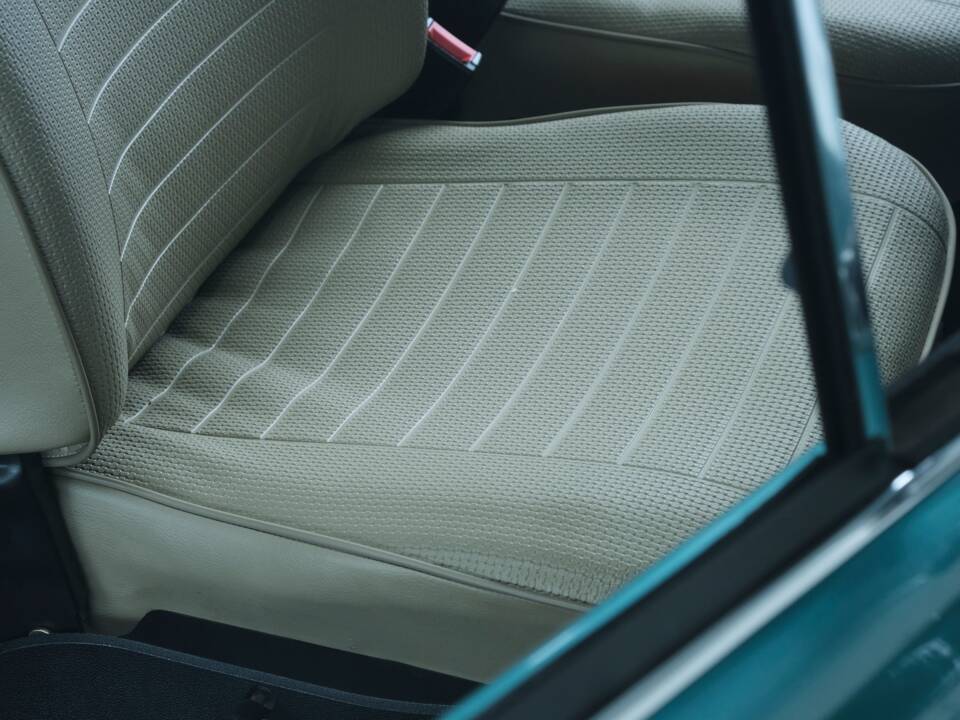 Bild 34/50 von Volkswagen Käfer 1300 (1973)
