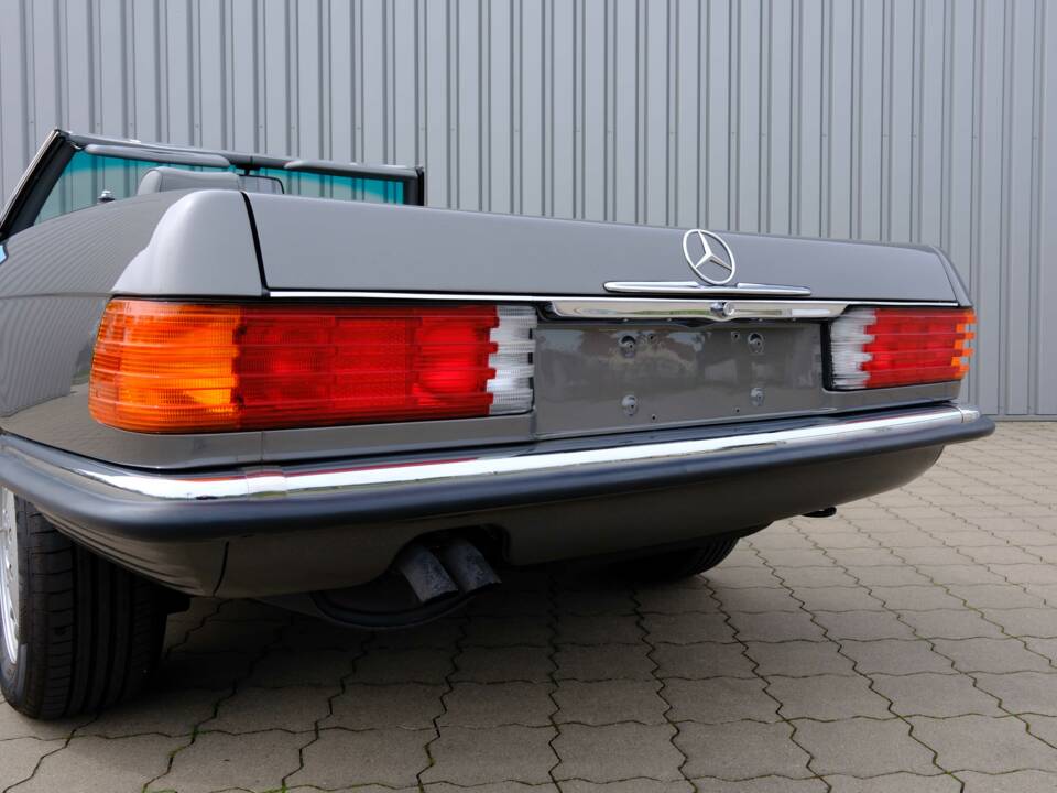 Image 60/97 de Mercedes-Benz 560 SL (1987)