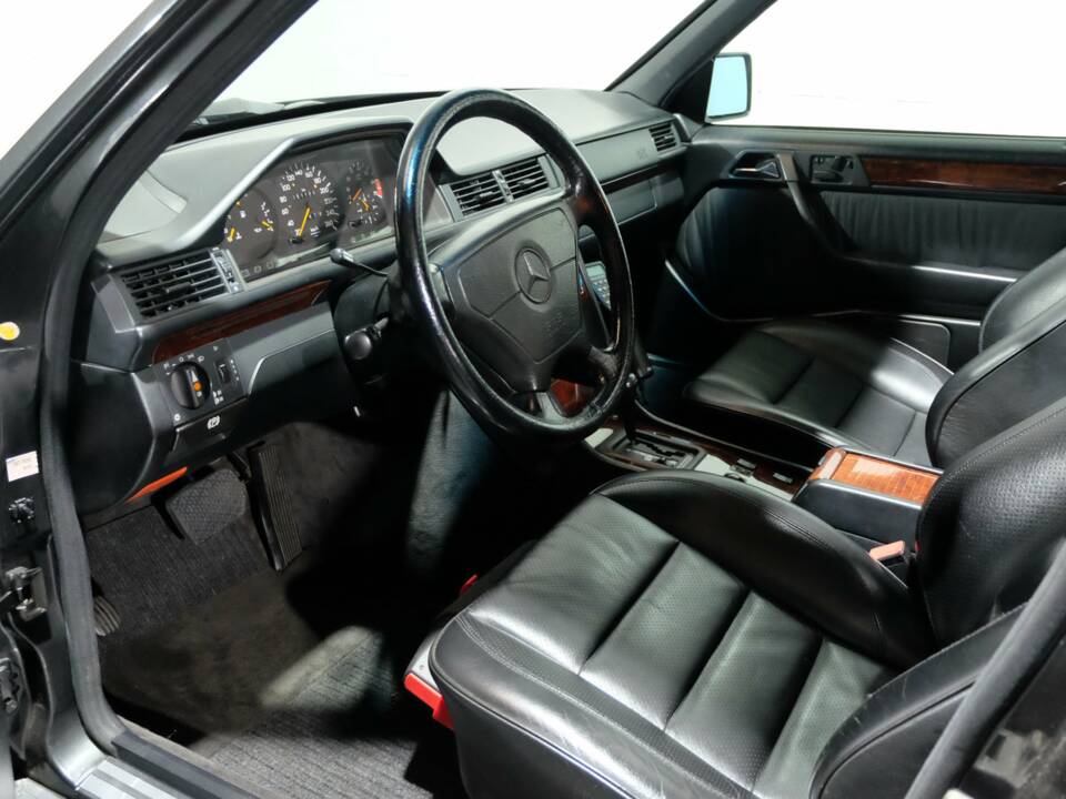 Bild 4/40 von Mercedes-Benz E 500 (1993)