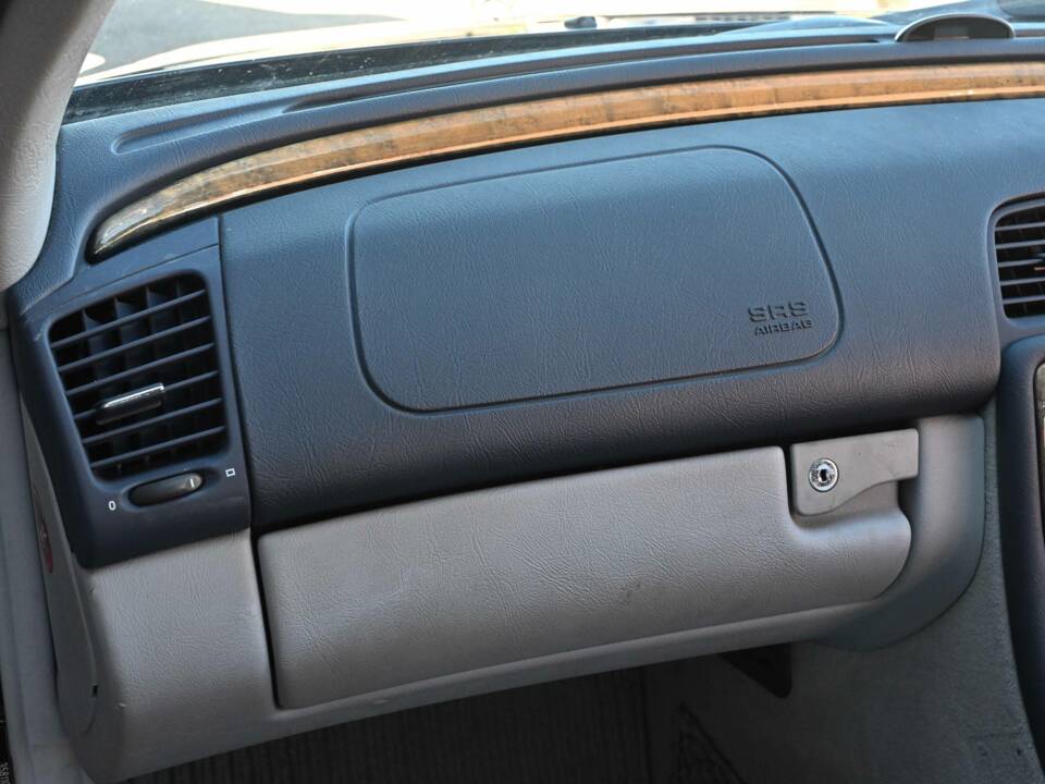 Image 27/50 of Mercedes-Benz CLK 230 Kompressor (2002)