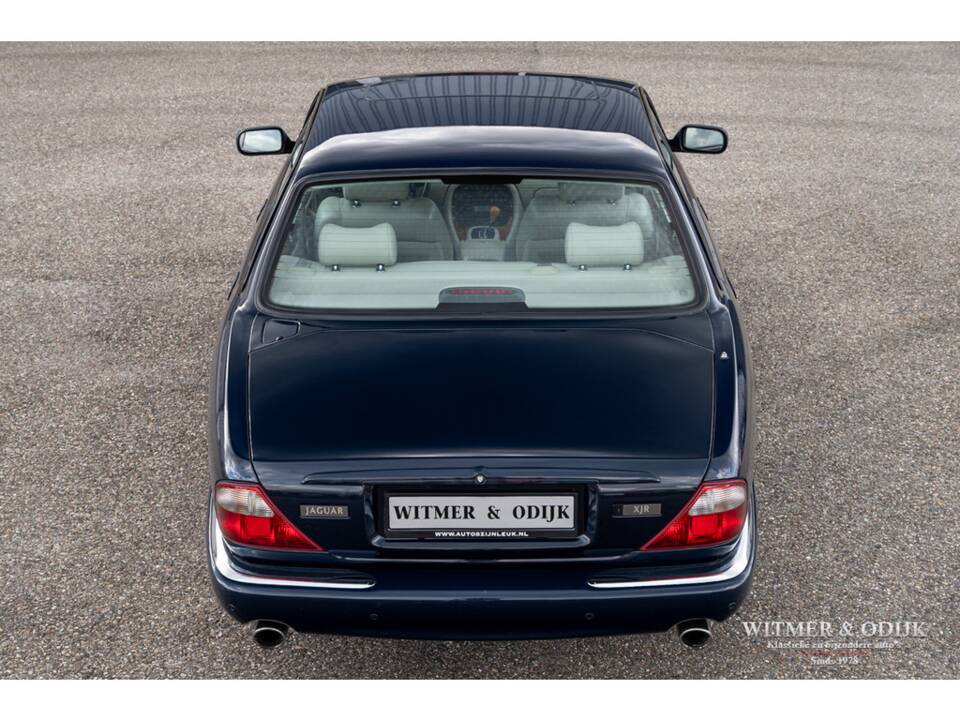 Image 11/31 of Jaguar XJR 4.0 (1999)
