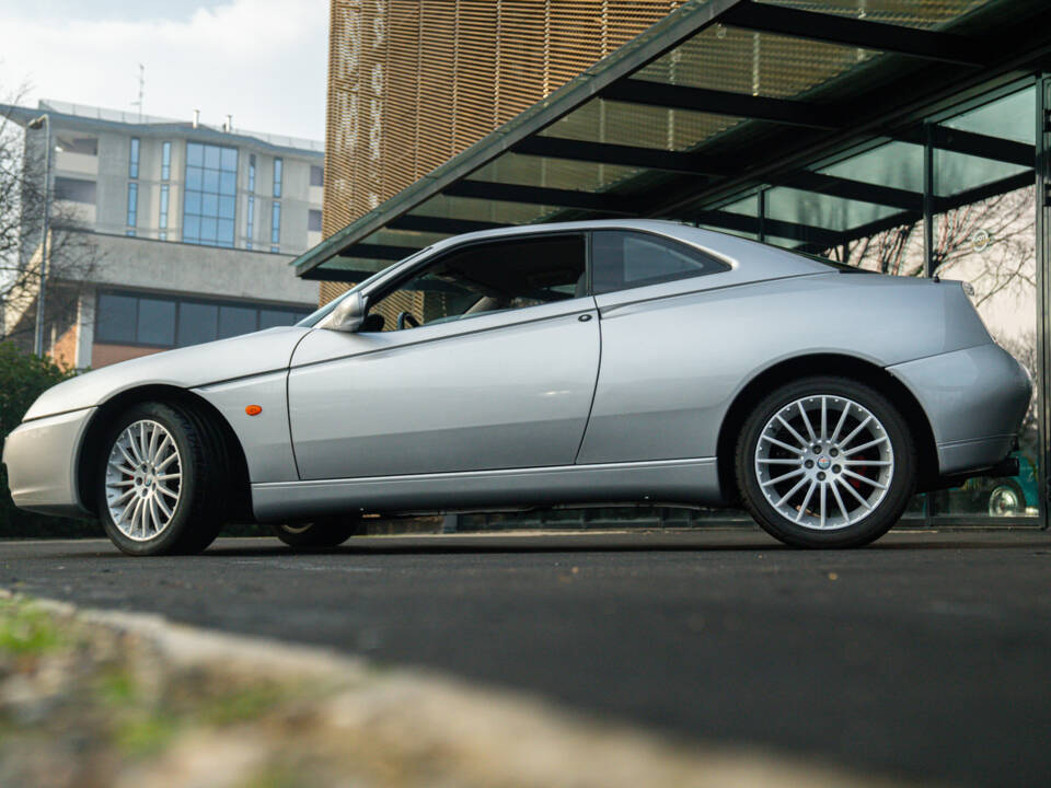 Immagine 4/46 di Alfa Romeo GTV 2.0 JTS (2003)
