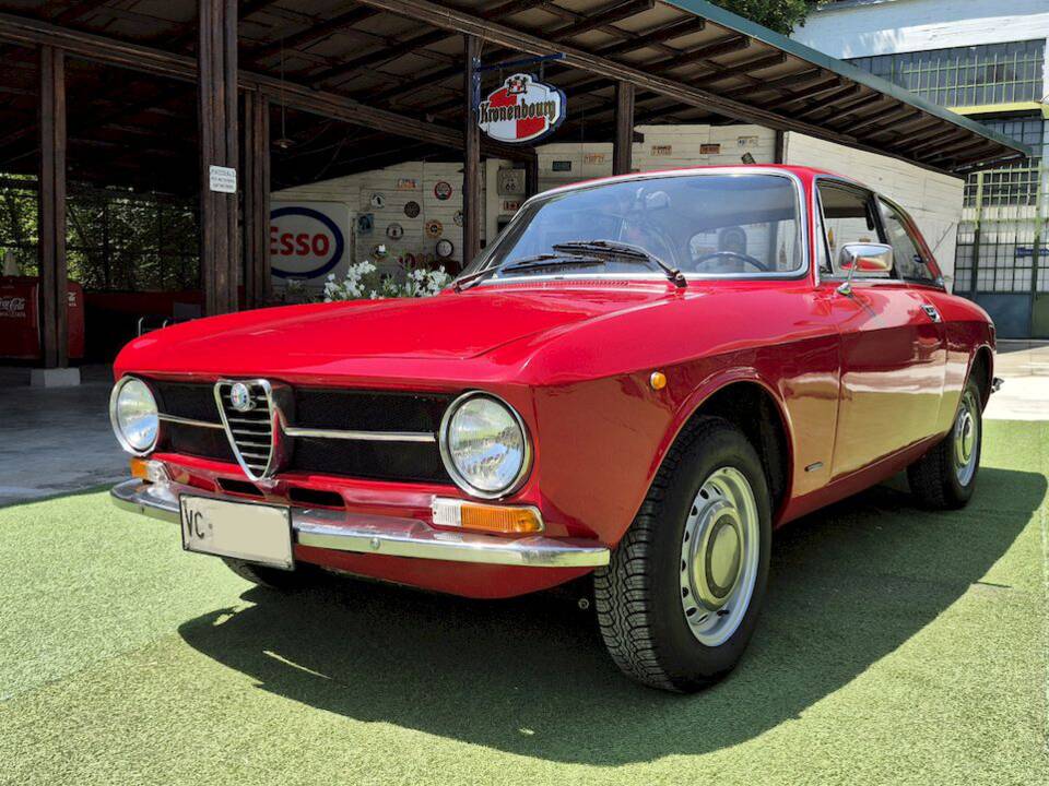 Afbeelding 6/63 van Alfa Romeo Giulia GT 1300 Junior (1971)