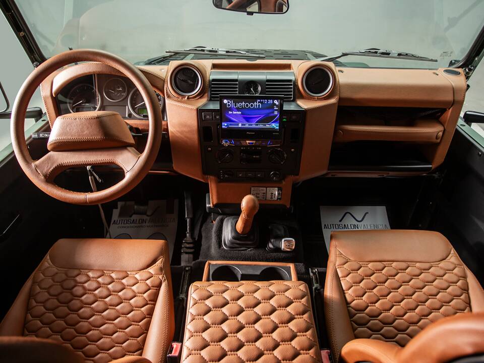 Image 19/44 of Land Rover Defender 90 (2011)