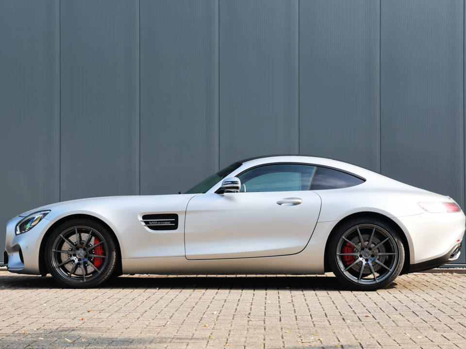 Image 31/56 of Mercedes-AMG GT-S (2017)