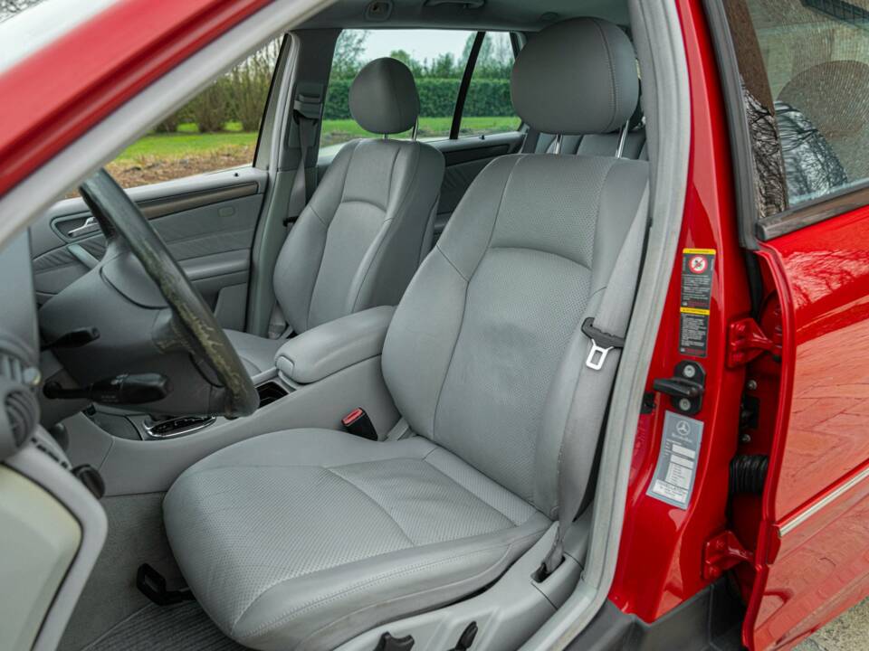 Immagine 24/50 di Mercedes-Benz C 220 CDI T (2003)