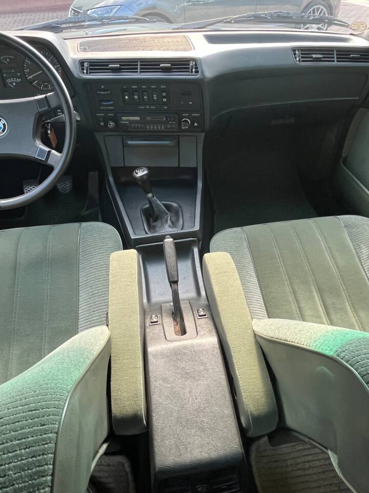 Bild 13/19 von BMW 732i (1984)