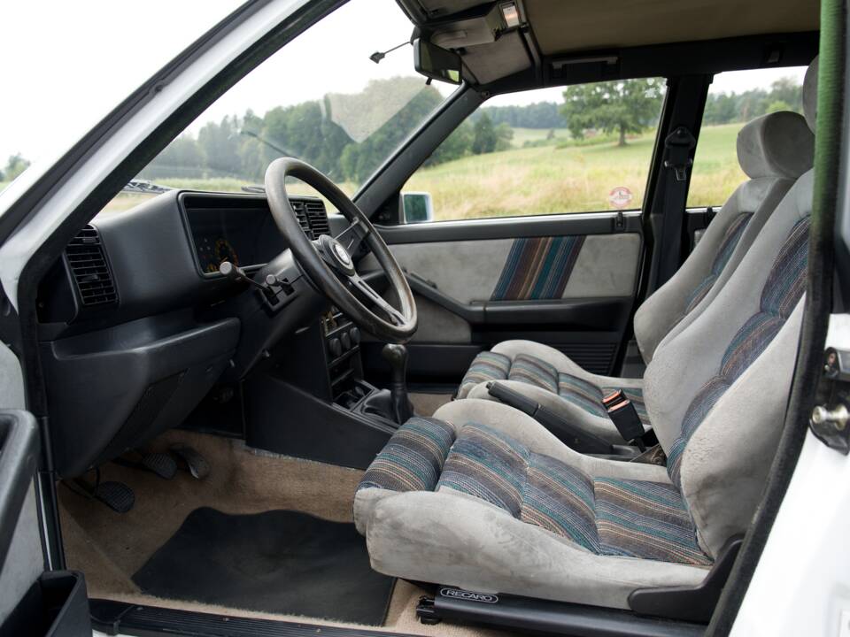 Image 47/47 of Lancia Delta HF Integrale (1988)