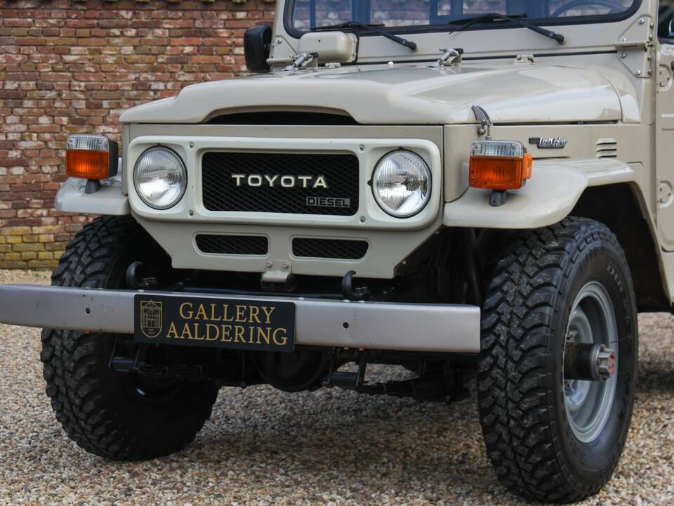 Image 18/50 of Toyota Land Cruiser BJ 40 (1980)