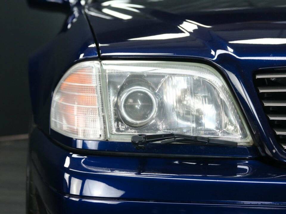 Image 35/49 of Mercedes-Benz SL 500 (2000)