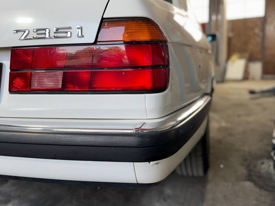 Image 13/37 of BMW 735i (1991)