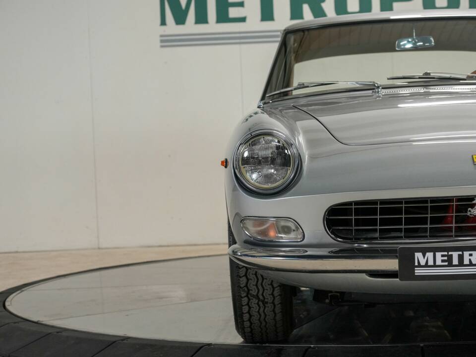 Bild 28/50 von Ferrari 330 GT (1965)