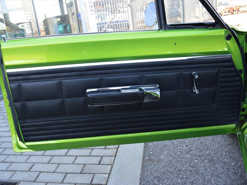 Image 31/43 of Plymouth Road Runner Hardtop Coupe (1968)