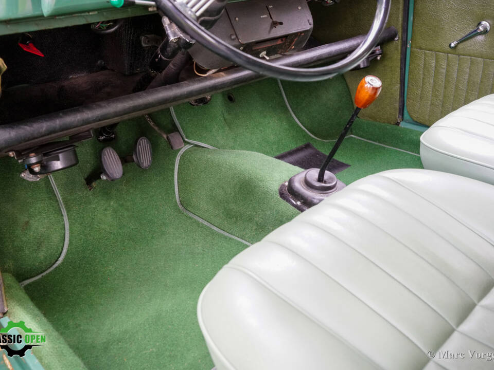 Image 9/43 of Morris Minor 1000 Traveller (1965)