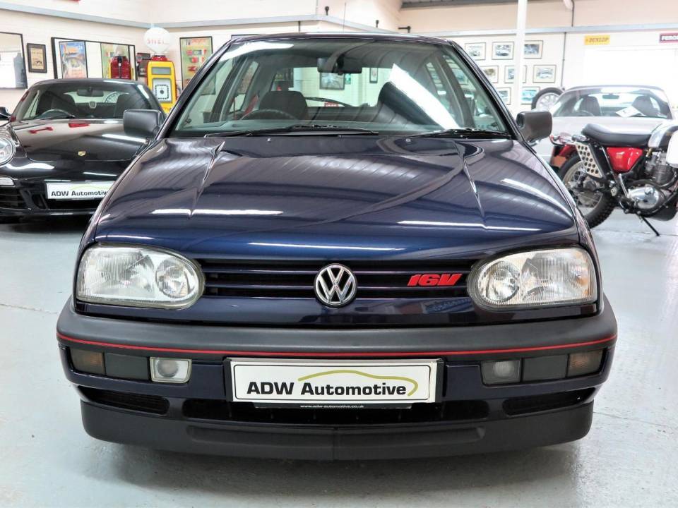 Imagen 3/12 de Volkswagen Golf III 2.0 16V GTI (1996)