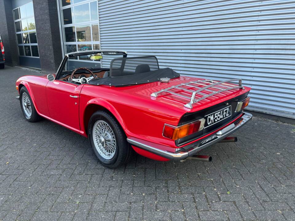 Image 6/8 of Triumph TR 6 (1971)