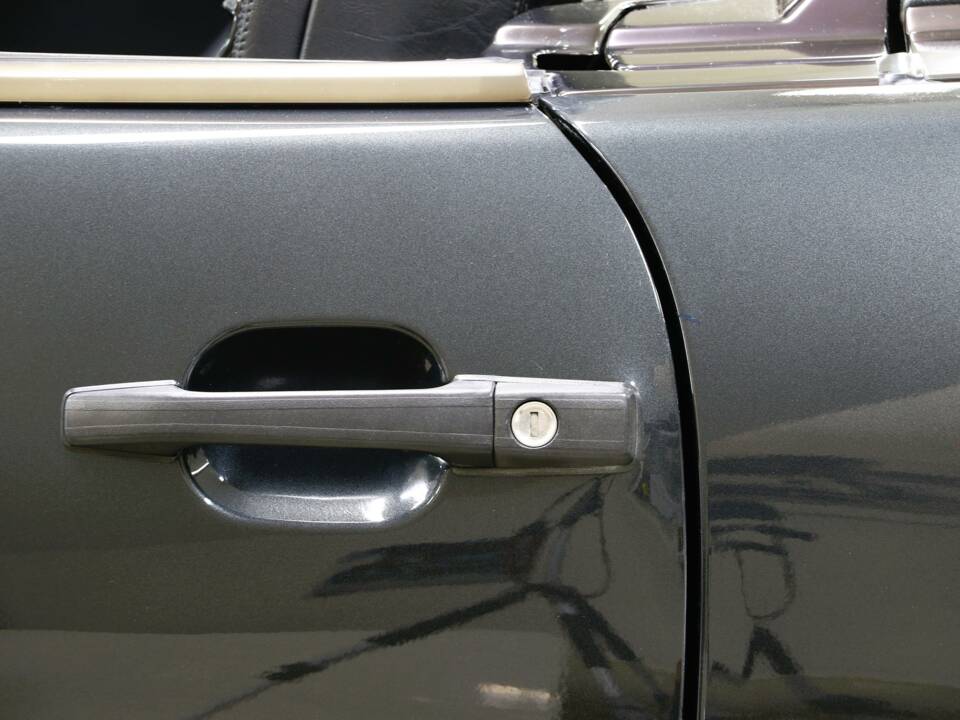 Image 18/36 of Mercedes-Benz 300 SL-24 (1993)