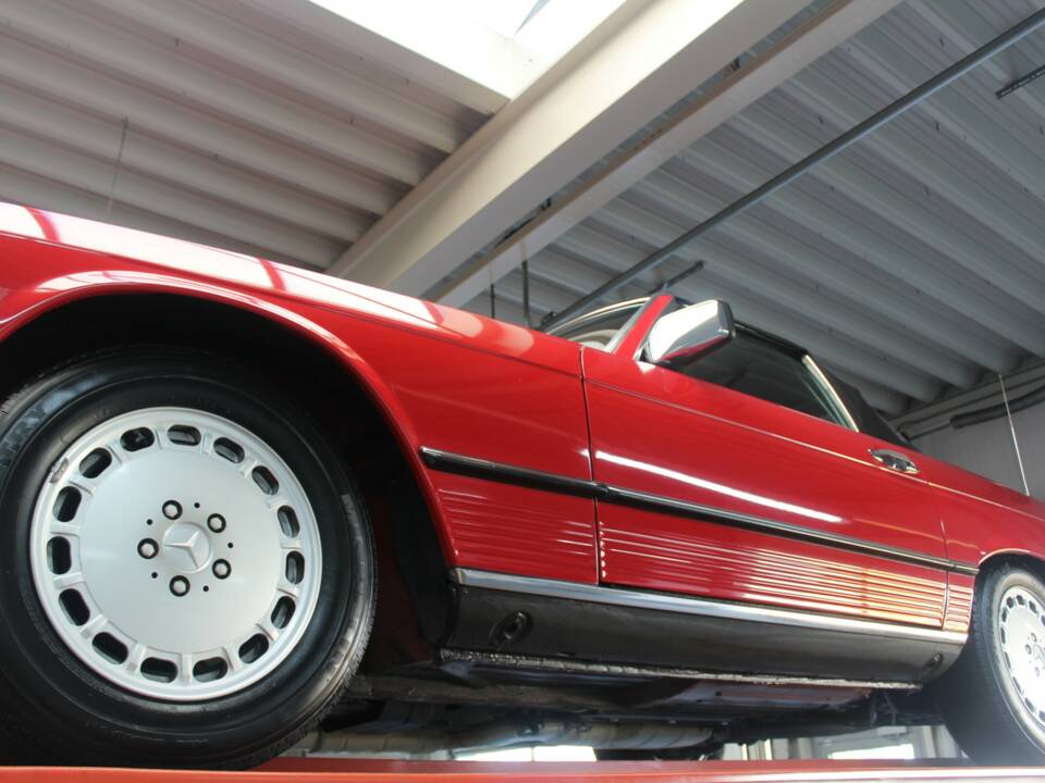 Imagen 13/50 de Mercedes-Benz 560 SL (1986)