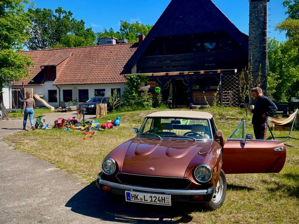 Image 4/12 de FIAT 124 Spider CS2 (1979)