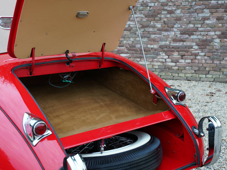 Image 17/50 de Jaguar XK 120 OTS (1954)